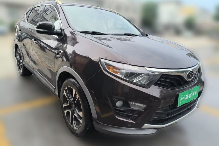 Used Soueast DX7 2015 1.5T Manual Luxury Model Front Right 45 Deg