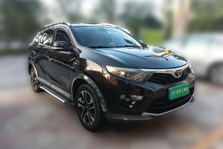 Used Soueast DX7 2015 1.5T Manual Elite Model Front Right 45 Deg