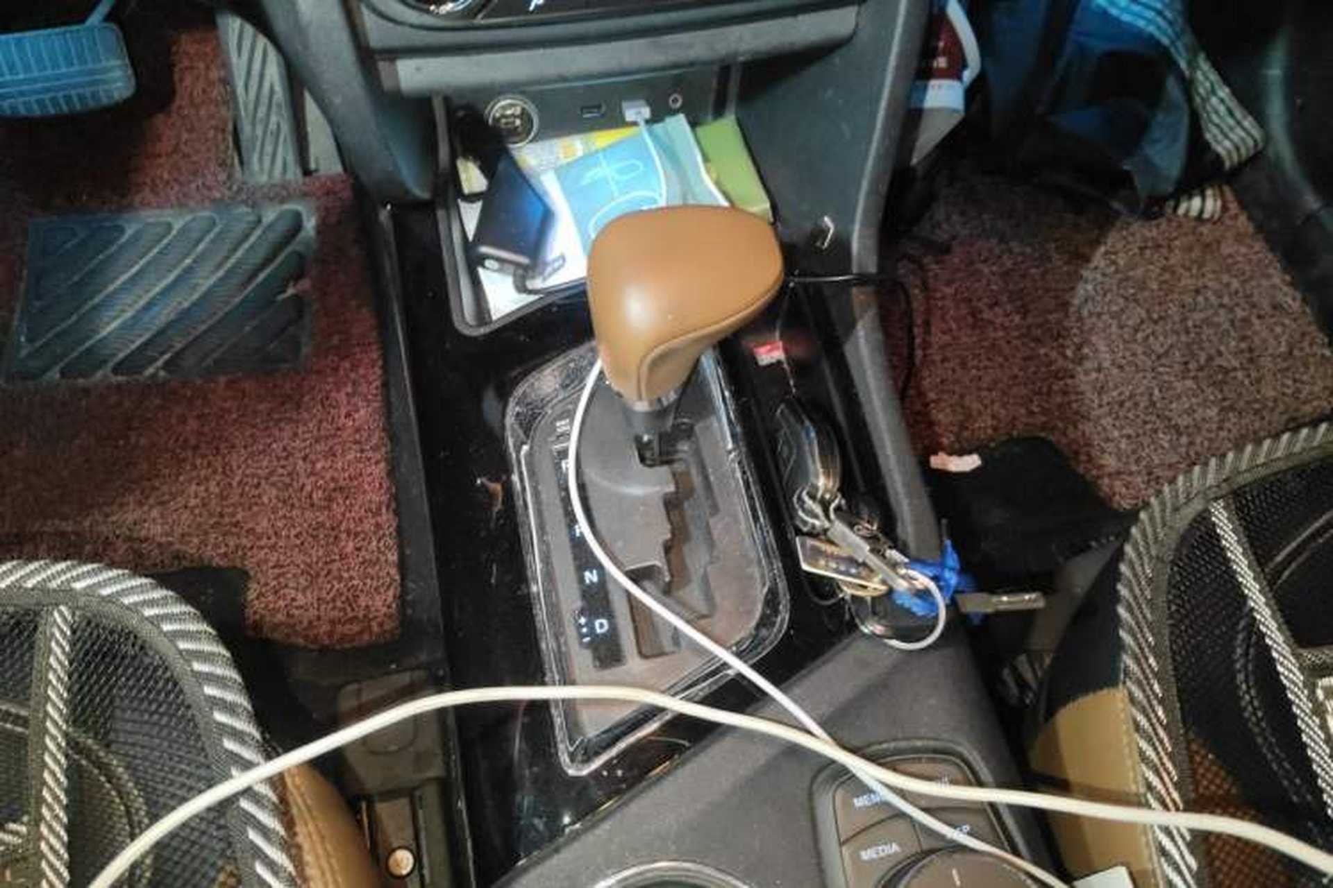 Used Soueast DX7 2015 1.5T Automatic Luxury Model Gear Lever
