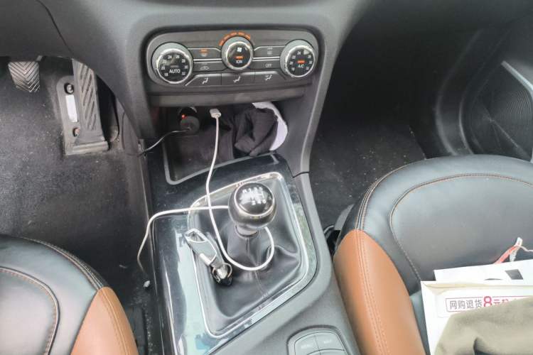 Used Soueast DX7 2015 1.5T Manual Luxury Model Gear Lever