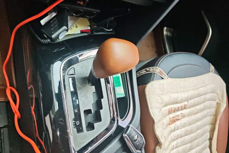 Used Soueast DX7 2015 1.5T Automatic Luxury Model Gear Lever