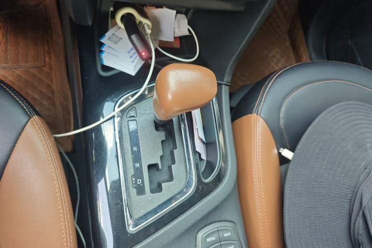 Used Soueast DX7 2015 1.5T Automatic Luxury Model Gear Lever