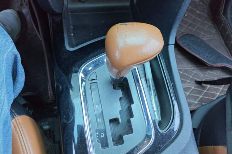 Used Soueast DX7 2015 1.5T Automatic Luxury Model Gear Lever