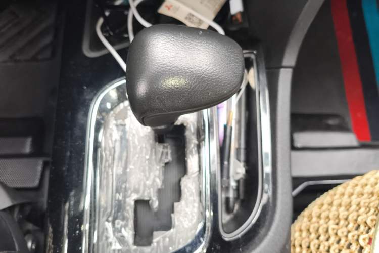 Used Soueast DX7 2015 1.5T Automatic Luxury Model Gear Lever