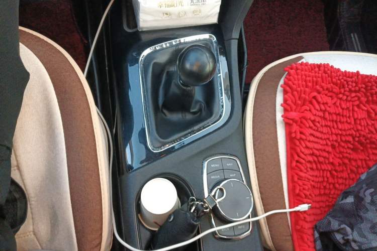 Used Soueast DX7 2015 1.5T Manual Elite Model Gear Lever