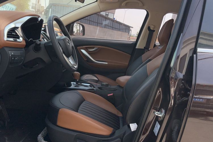 Used Soueast DX7 2015 1.5T Automatic Elite Model Left Front Seat