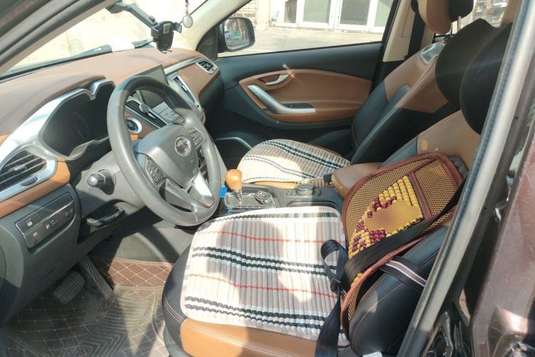 Used Soueast DX7 2015 1.5T Automatic Elite Model Left Front Seat