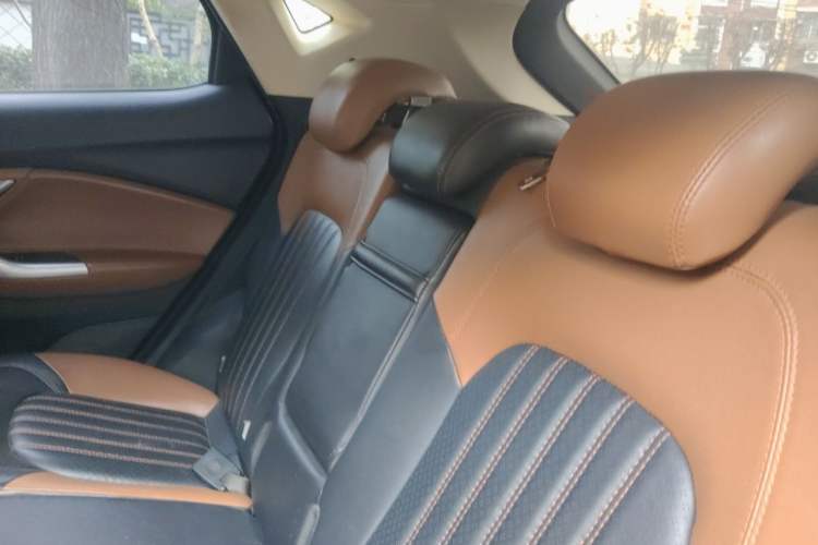 Used Soueast DX7 2015 1.5T Automatic Luxury Model Left Rear Seat