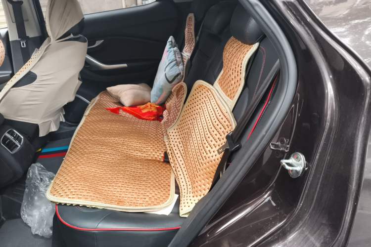 Used Soueast DX7 2015 1.5T Automatic Luxury Model Left Rear Seat