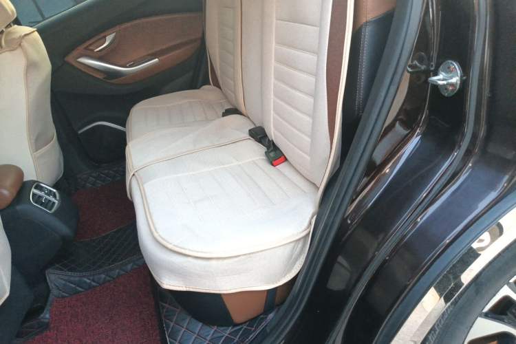 Used Soueast DX7 2015 1.5T Manual Elite Model Left Rear Seat