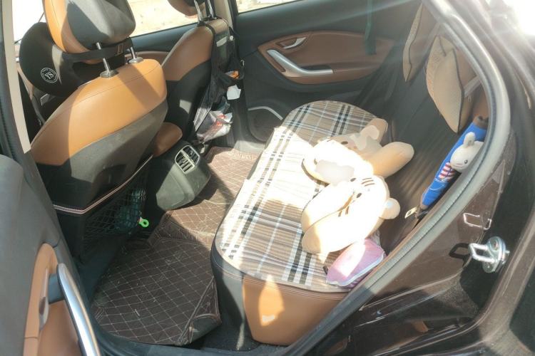 Used Soueast DX7 2015 1.5T Automatic Elite Model Left Rear Seat