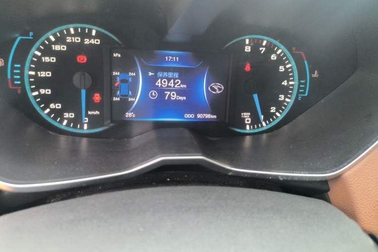 Used Soueast DX7 2015 1.5T Manual Luxury Model Odometer Close Up