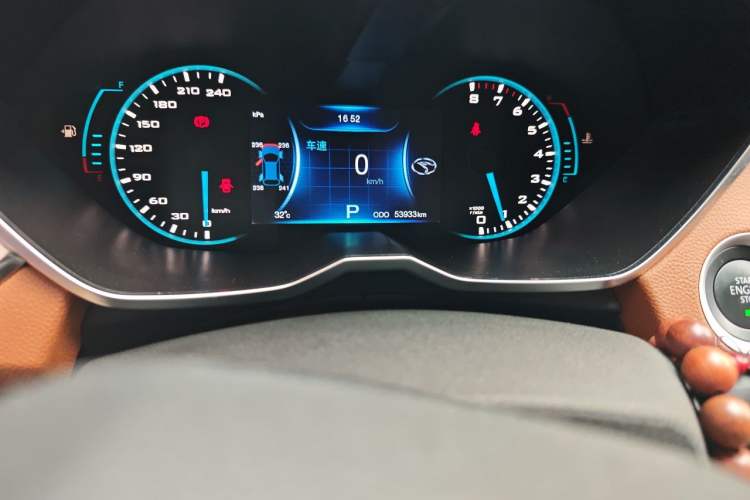 Used Soueast DX7 2015 1.5T Automatic Luxury Model Odometer Close Up