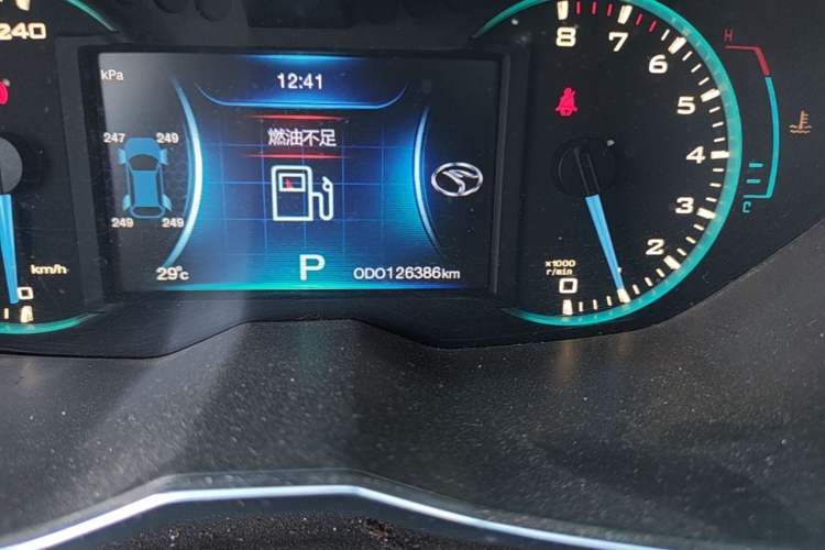 Used Soueast DX7 2015 1.5T Automatic Luxury Model Odometer Close Up