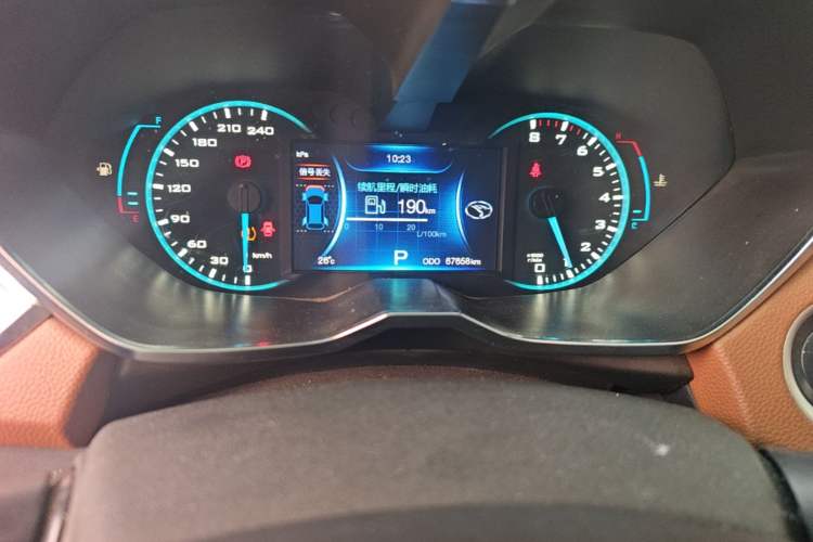 Used Soueast DX7 2015 1.5T Automatic Luxury Model Odometer Close Up