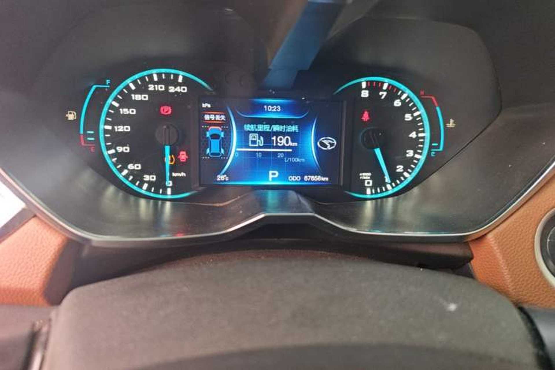 Used Soueast DX7 2015 1.5T Automatic Luxury Model Odometer Close Up