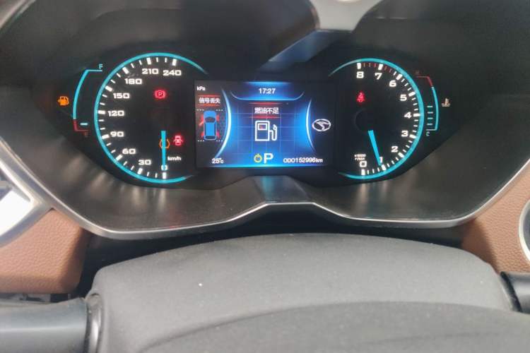 Used Soueast DX7 2015 1.5T Automatic Luxury Model Odometer Close Up