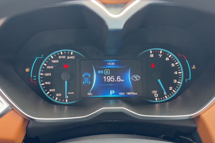 Used Soueast DX7 2015 1.5T Automatic Elite Model Odometer Close Up