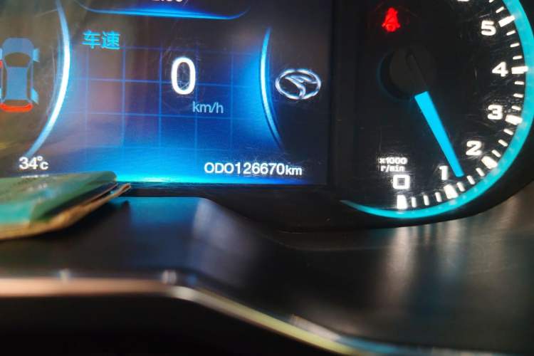 Used Soueast DX7 2015 1.5T Manual Elite Model Odometer Close Up