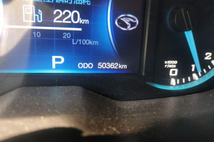 Used Soueast DX7 2015 1.5T Automatic Elite Model Odometer Close Up