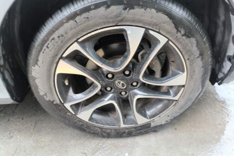 Used Soueast DX7 2015 1.5T Manual Luxury Model Right Front Wheel Hub