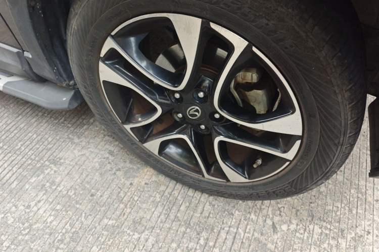 Used Soueast DX7 2015 1.5T Automatic Luxury Model Right Front Wheel Hub