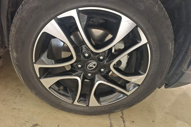 Used Soueast DX7 2015 1.5T Automatic Luxury Model Right Front Wheel Hub