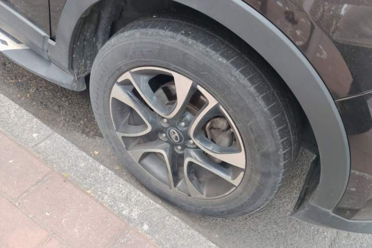 Used Soueast DX7 2015 1.5T Automatic Luxury Model Right Front Wheel Hub