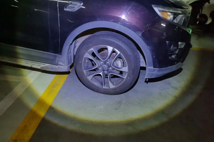 Used Soueast DX7 2015 1.5T Automatic Luxury Model Right Front Wheel Hub