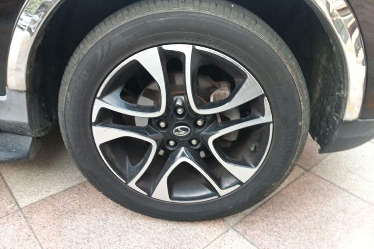 Used Soueast DX7 2015 1.5T Manual Elite Model Right Front Wheel Hub