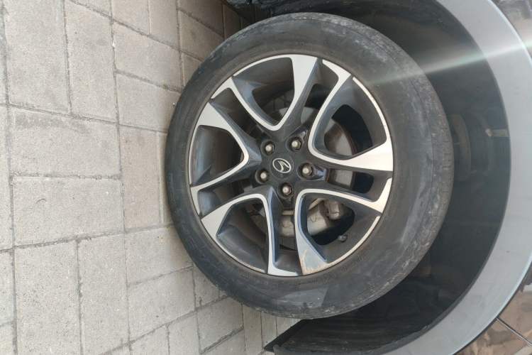 Used Soueast DX7 2015 1.5T Automatic Elite Model Right Front Wheel Hub