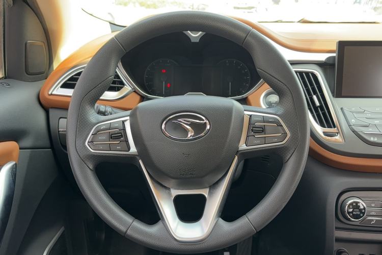 Used Soueast DX7 2015 1.5T Automatic Elite Model Steering Wheel