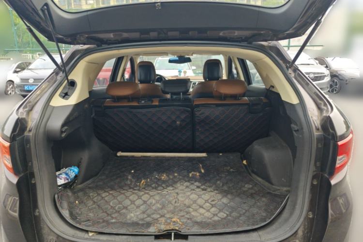Used Soueast DX7 2015 1.5T Automatic Prestige Model Trunk
