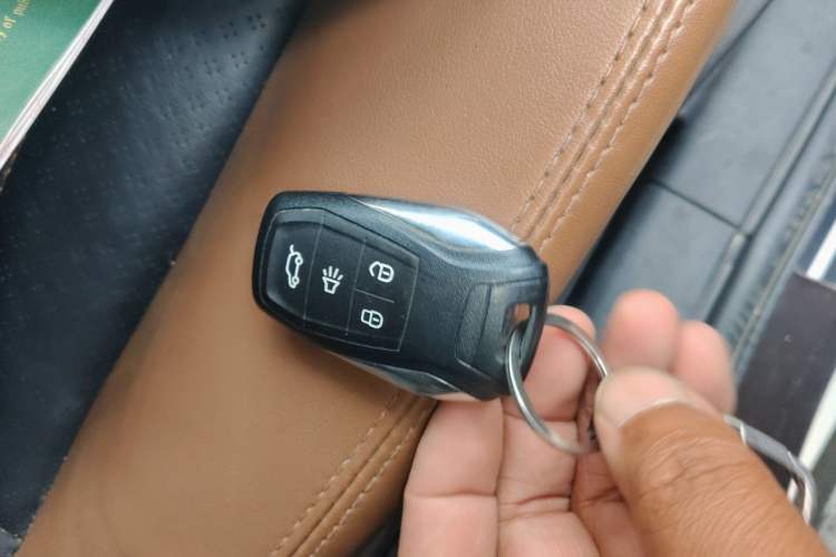 Used Soueast DX7 2015 1.5T Automatic Luxury Model Vehicle Key