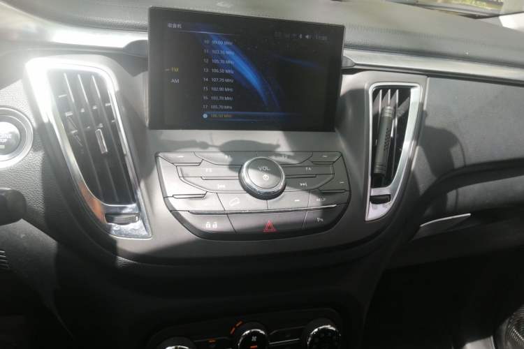 Used Soueast DX7 2015 1.5T Manual Luxury Model Audio And AC Panel