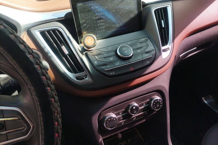 Used Soueast DX7 2015 1.5T Automatic Luxury Model Audio And AC Panel