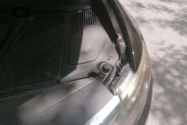 Used Soueast DX7 2015 1.5T Manual Luxury Model Engine Bay Left