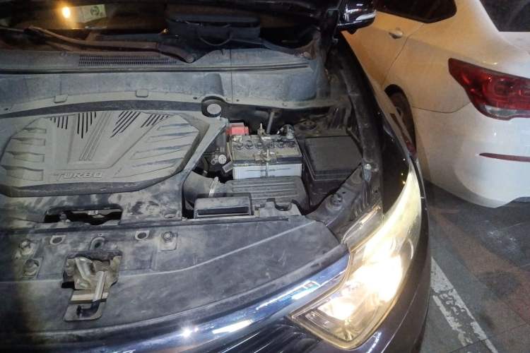 Used Soueast DX7 2015 1.5T Automatic Prestige Model Engine Bay Left