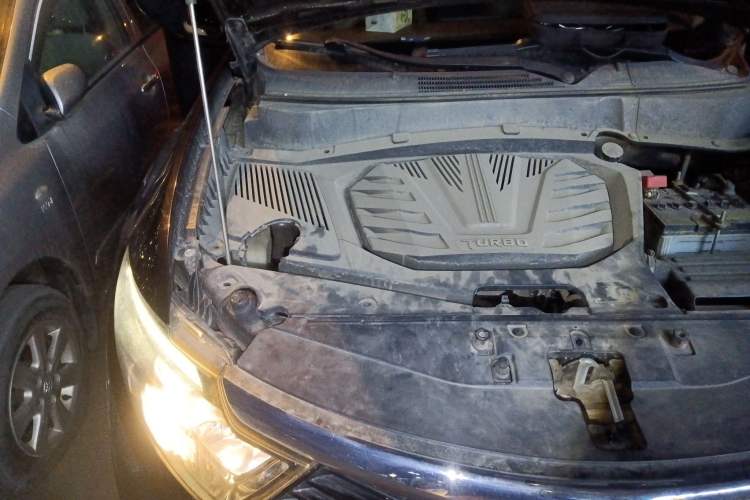 Used Soueast DX7 2015 1.5T Automatic Prestige Model Engine Bay Right