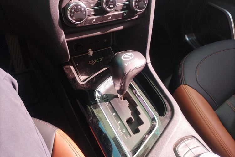 Used Soueast DX7 2015 1.5T Automatic Luxury Model Gear Lever