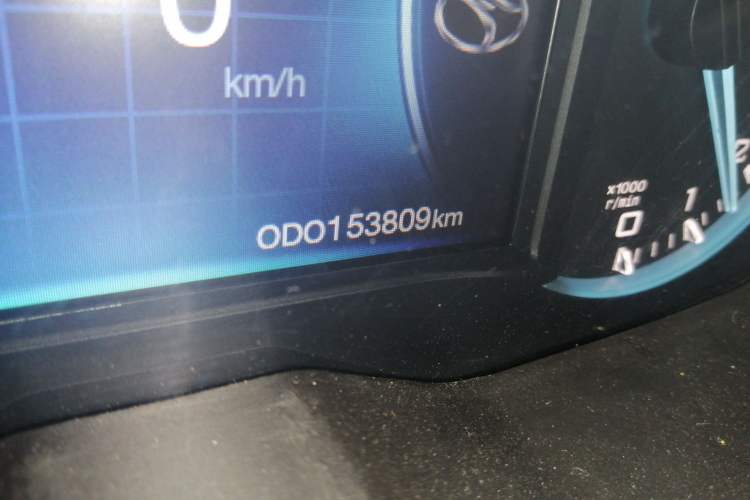 Used Soueast DX7 2015 1.5T Manual Luxury Model Odometer Close Up