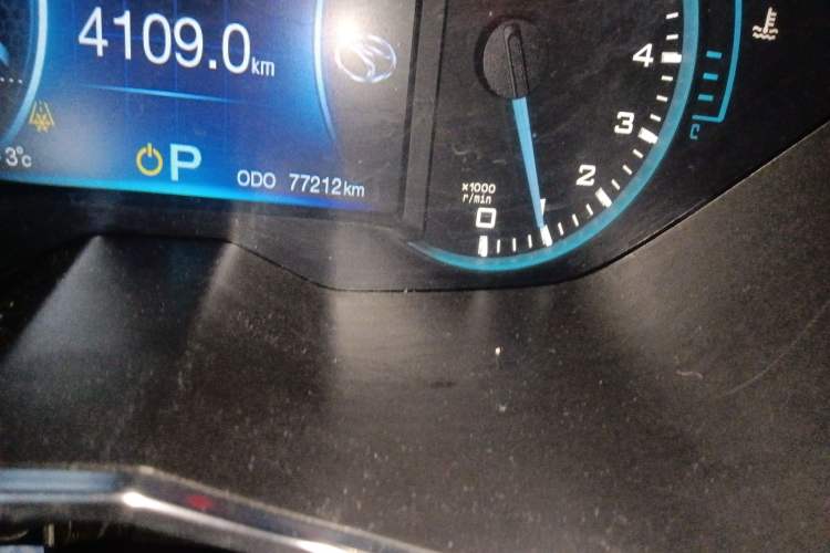 Used Soueast DX7 2015 1.5T Automatic Prestige Model Odometer Close Up