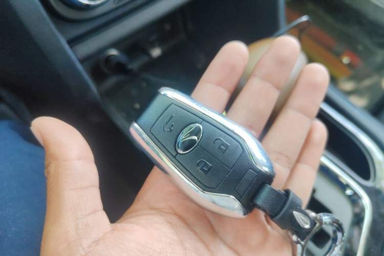 Used Soueast DX7 2015 1.5T Automatic Luxury Model Vehicle Key