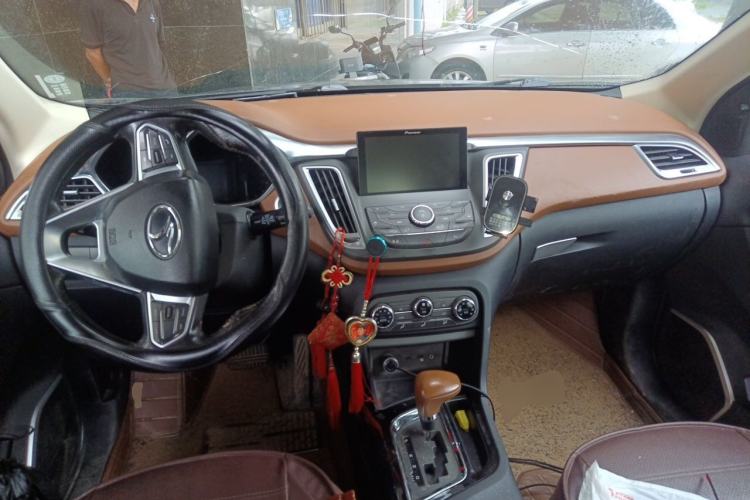 Used Soueast DX7 2015 1.5T Automatic Prestige Model Center Console