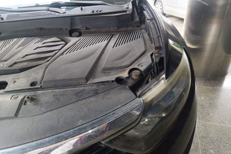 Used Soueast DX7 2015 1.5T Automatic Prestige Model Engine Bay Left