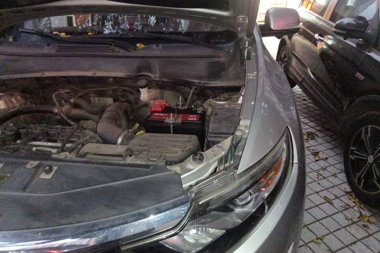 Used Soueast DX7 2015 1.5T Automatic Prestige Model Engine Bay Left