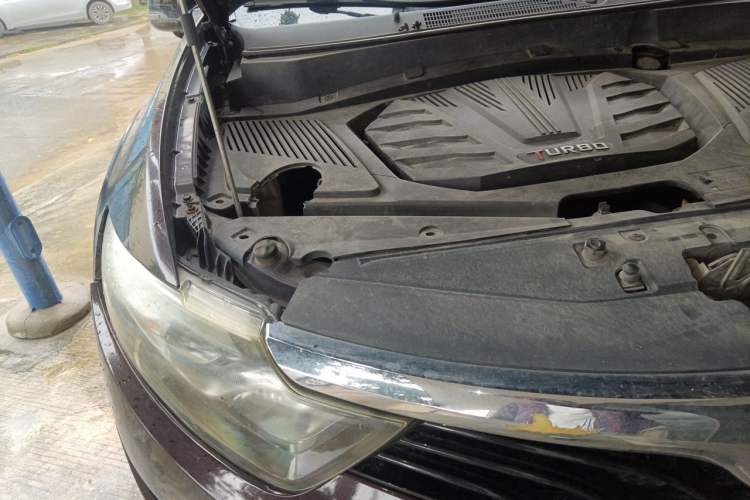 Used Soueast DX7 2015 1.5T Automatic Prestige Model Engine Bay Right