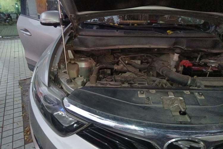 Used Soueast DX7 2015 1.5T Automatic Prestige Model Engine Bay Right