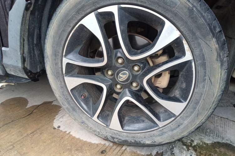 Used Soueast DX7 2015 1.5T Automatic Prestige Model Right Front Wheel Hub