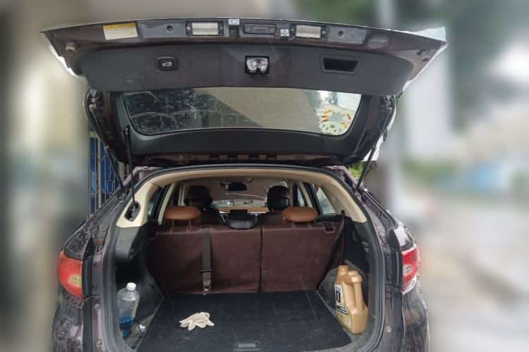 Used Soueast DX7 2015 1.5T Automatic Prestige Model Trunk